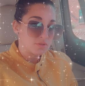 Meet your Posher, Yadi